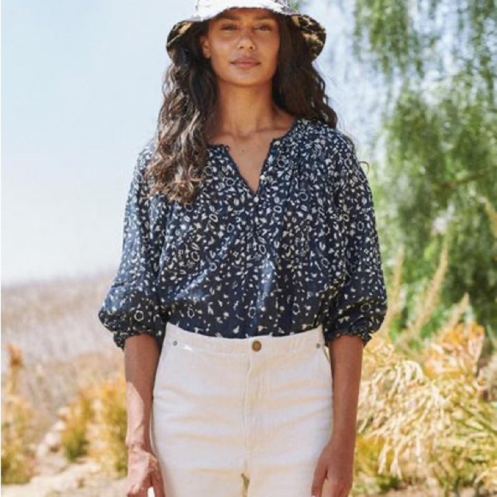 THE GREAT THE PERCH TOP BLOUSE in Navy Prairie Floral‎